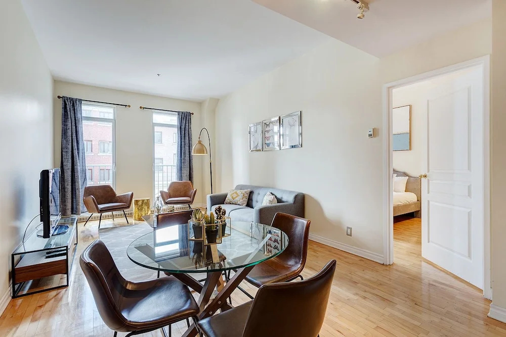 Downtown Condos on De La Montagne by Hometrotting