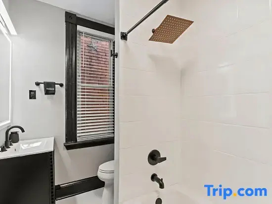 Luxury, Historic 4Bd Rowhouse in the Heart of DC!