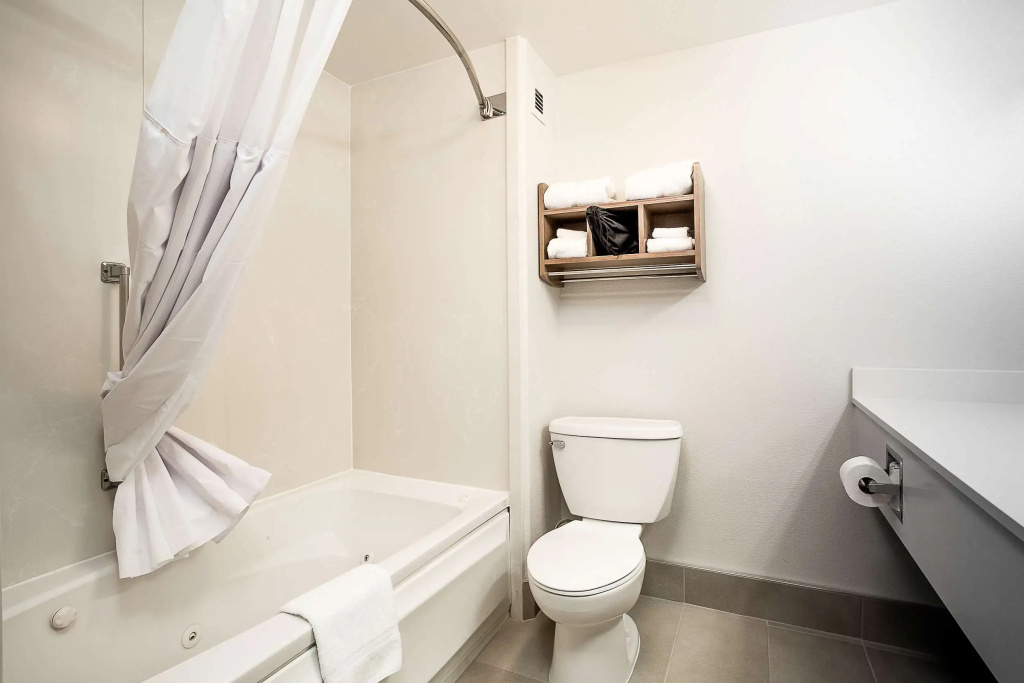 Hawthorn Suites by Wyndham-Oakland/Alameda