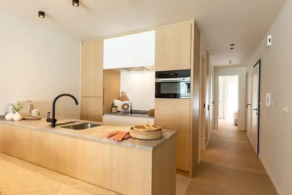 Stunning Apartment on top Location With Parking