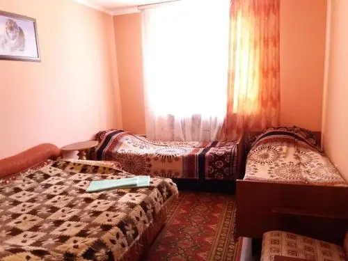 Дом у горной реки