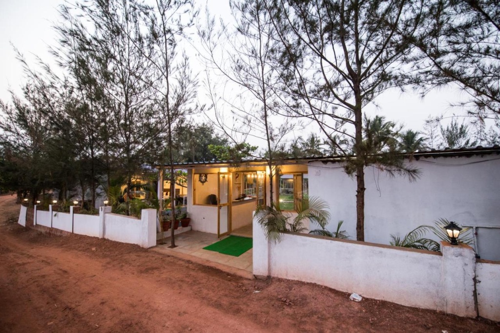 Treebo Lands End Beach Resort - 100m from Beach
