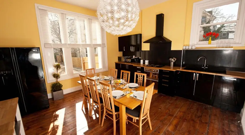 8 Bedroom Beach House, in Bournemouth and hot tub