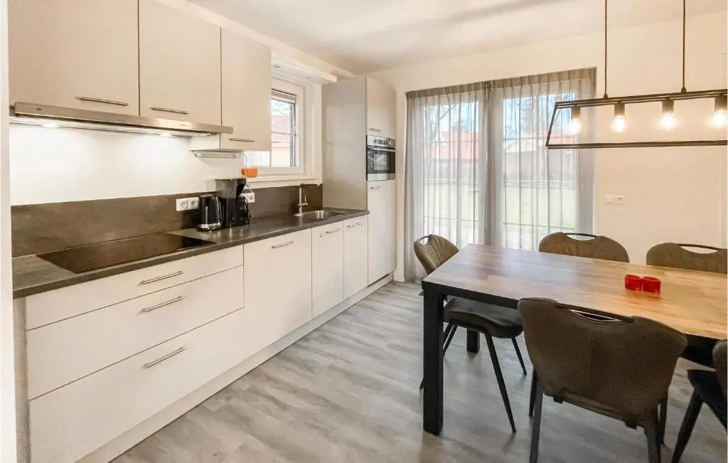 Stunning Home in Hoge Hexel With 3 Bedrooms, Sauna and Wifi