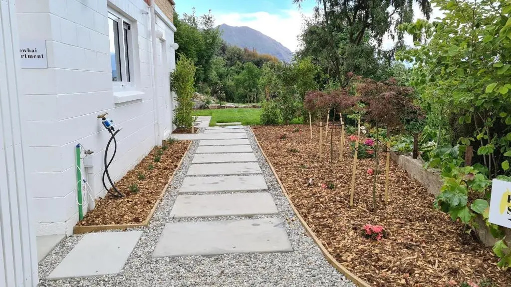 Kowhai Studio -private opposite golf course in central Wanaka
