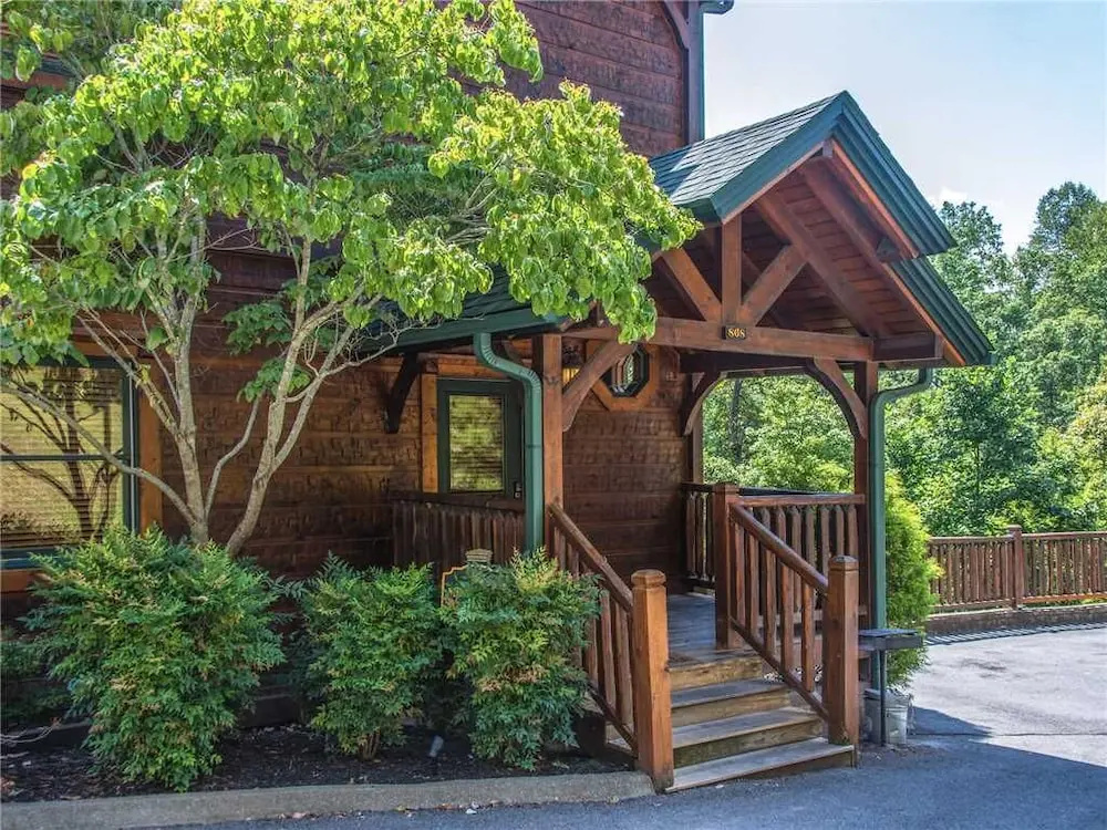 Gatlinburg Majesty 4 Bedroom Home with Hot Tub