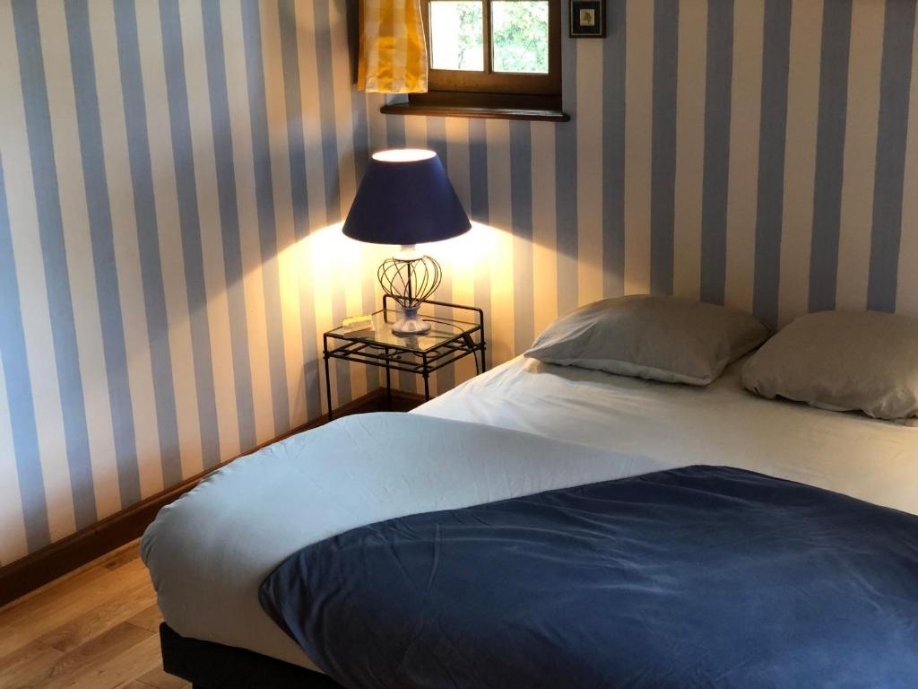 Évasion champêtre : Maison avec piscine, tennis, et étang au cœur de 50 hectares de forêt - FR-1-410-307