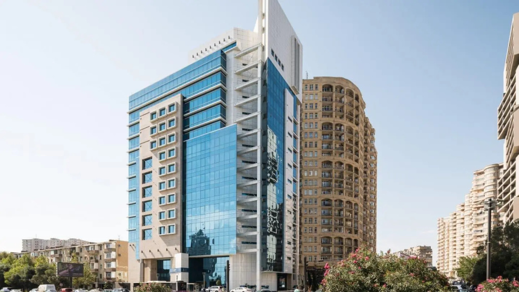 Отель Chirag Plaza Hotel & Business Center