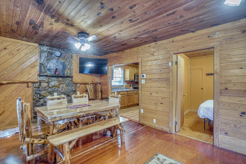 Private Hot Tub! Hillside Smokies Base Camp