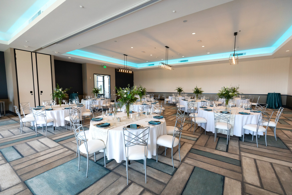 Hotel Indigo Seattle Everett Waterfront Place by IHG