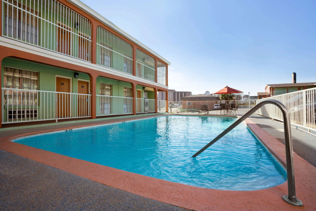 Super 8 by Wyndham Austin Downtown/Capitol Area