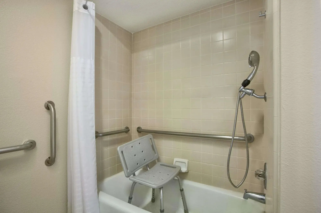Red Lion Inn & Suites Lemoore