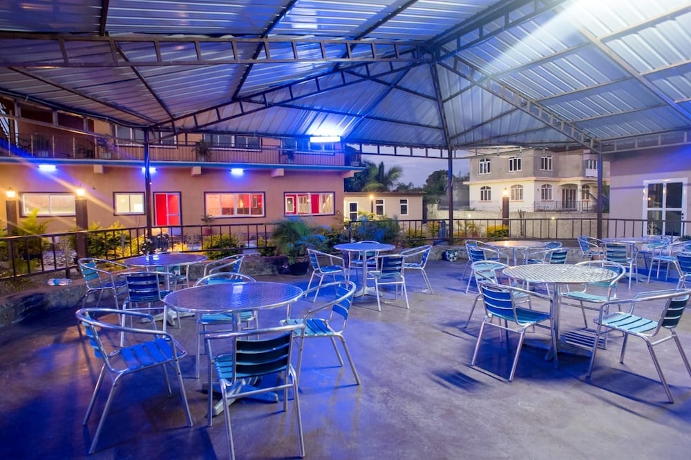 Apartment With 2 Bedrooms In Grand Gaube With Shared Pool Enclosed Garden And Wifi