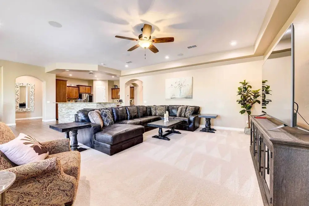 Pool, BBQ and Bar Family Home in Queen Creek