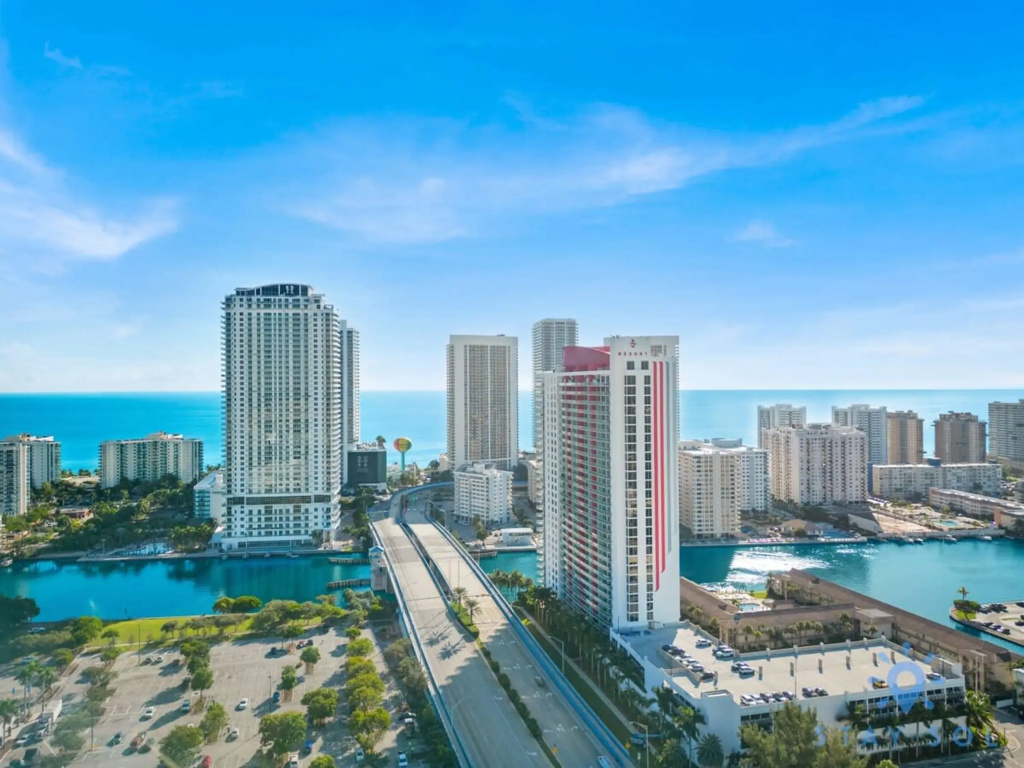 Spacious 2BR Condo Sleeps 6 Amazing Amenities