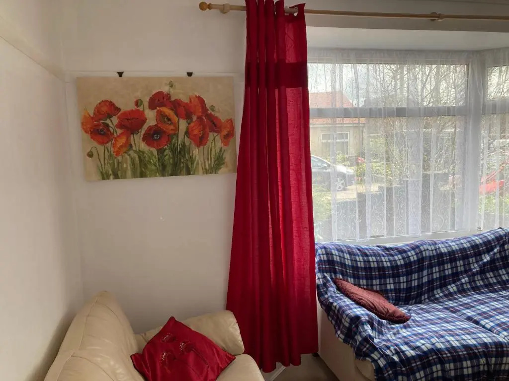 Bob's House quiet retreat with large shared garden