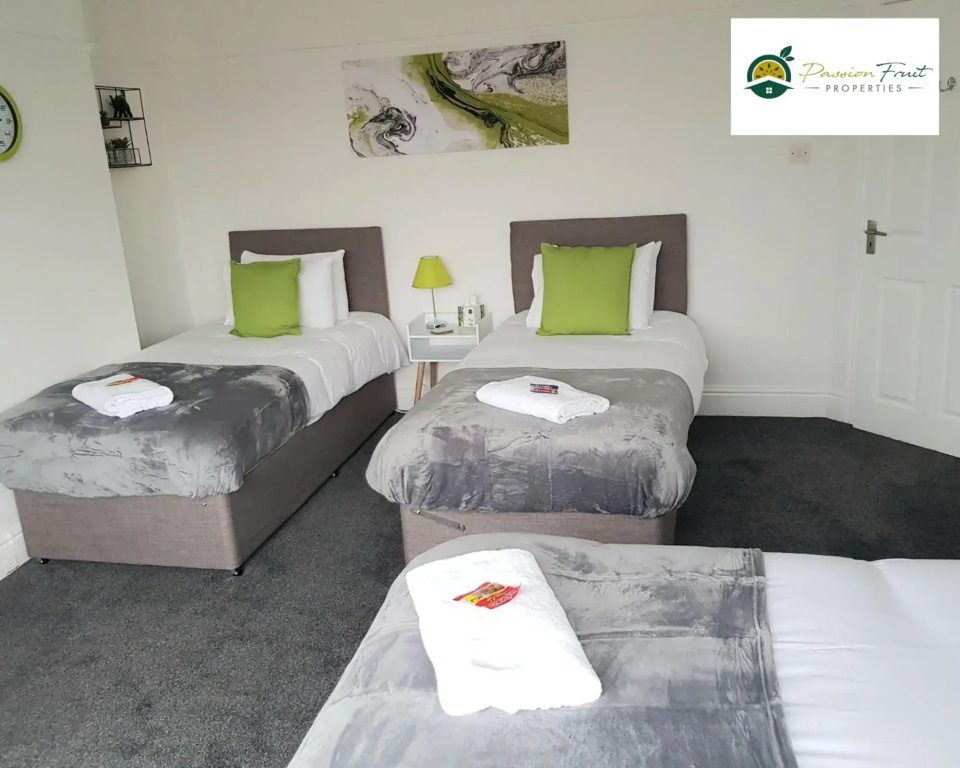 Classy 3-Bedroom MAC House with Garden - Pool Table - Netflix