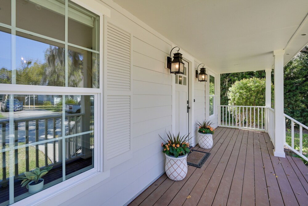 5 Mi to Pier Village Coastal Jade Cottage