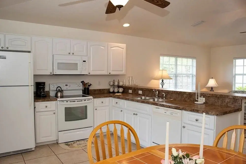 Rotonda West 2 Bedroom Condo w Lanai 9 miles to Gulf Beaches 2 Condo