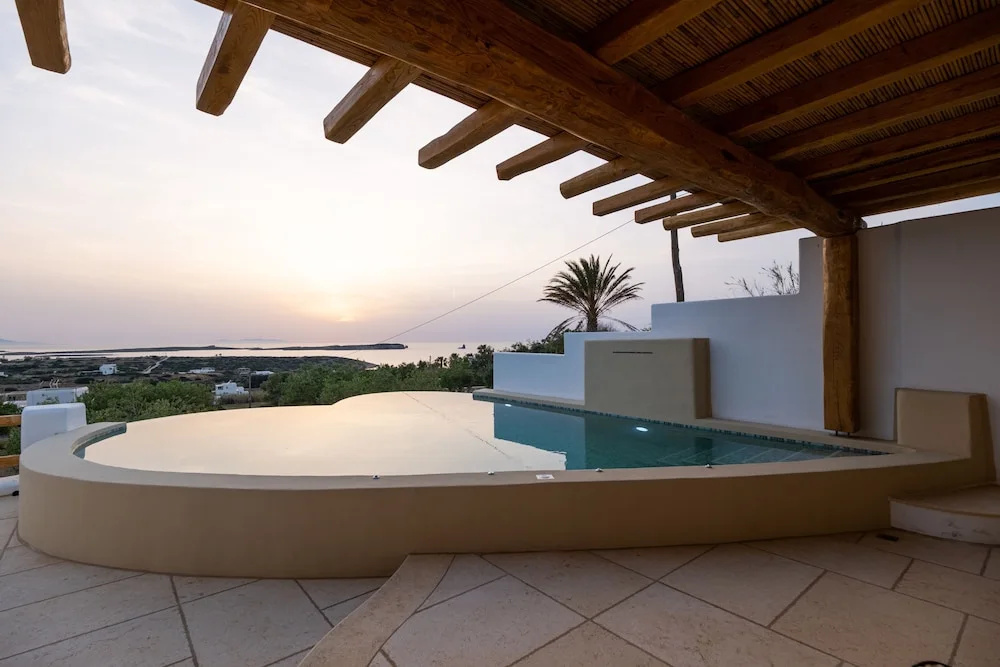 Anna Platanou Suites