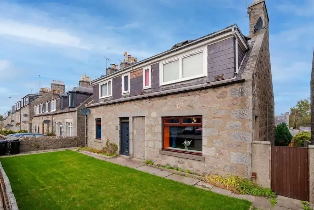 Airport Apartment - Aberdeen - Free Parking
