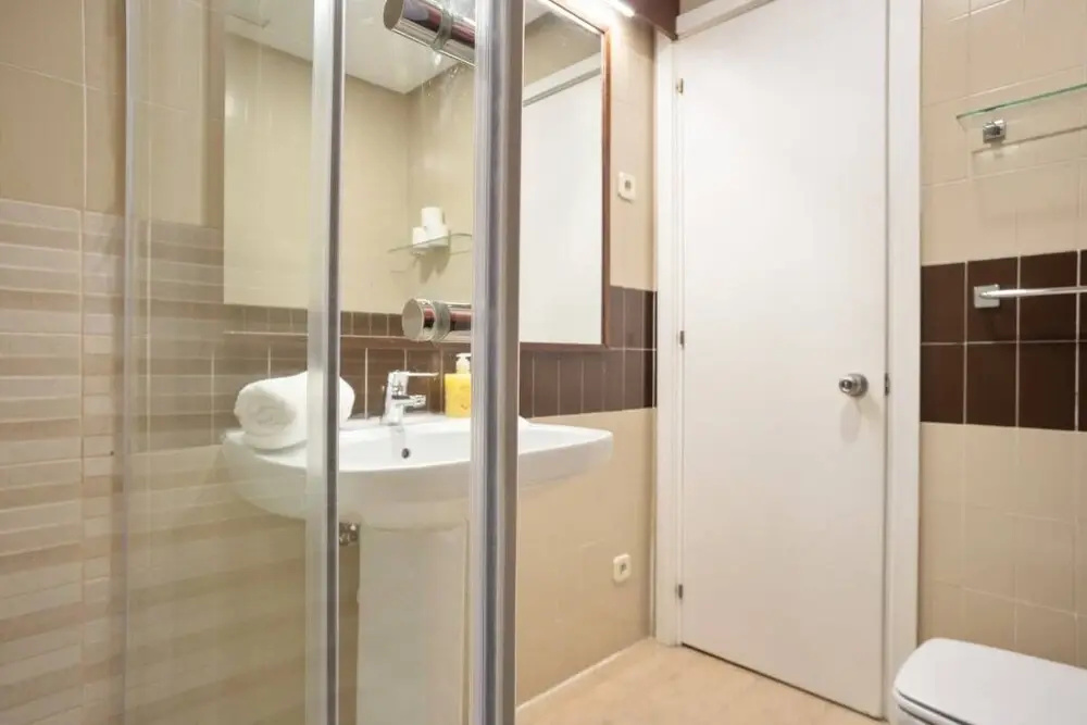Lovely and chic 1 Bedroom Apt next to Puerta del Sol