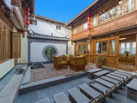 Three Bears Panoramic Beauty Su (Lijiang Ancient City Sifang Street Branch)