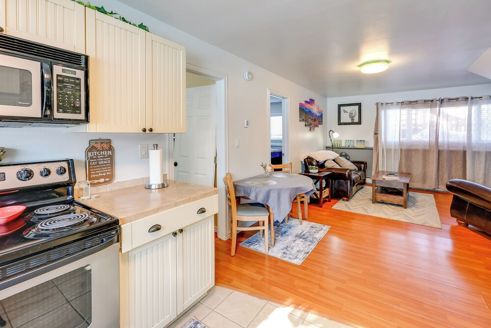 2 Mi to Dtwn: Cozy Getaway in Fairbanks!