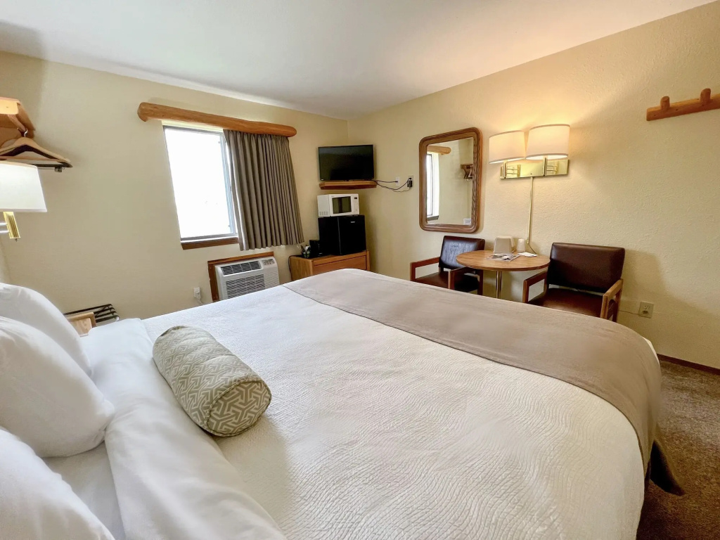 Beartooth Hideaway Inn & Cabins