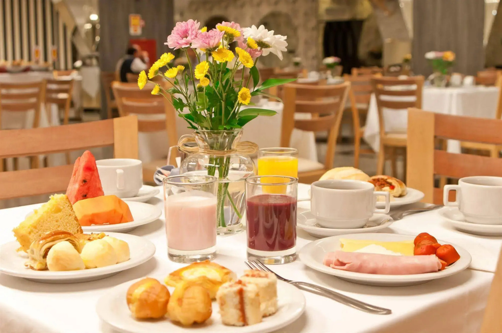 Summit Hotel Monaco