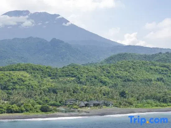 Quenzo Beach Resort