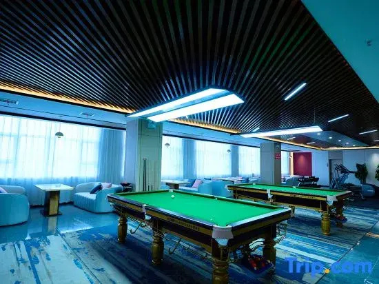 Guofeng Holiday Hotel (Xi'an Terracotta Army Tourist Area Huaqing Palace Branch)