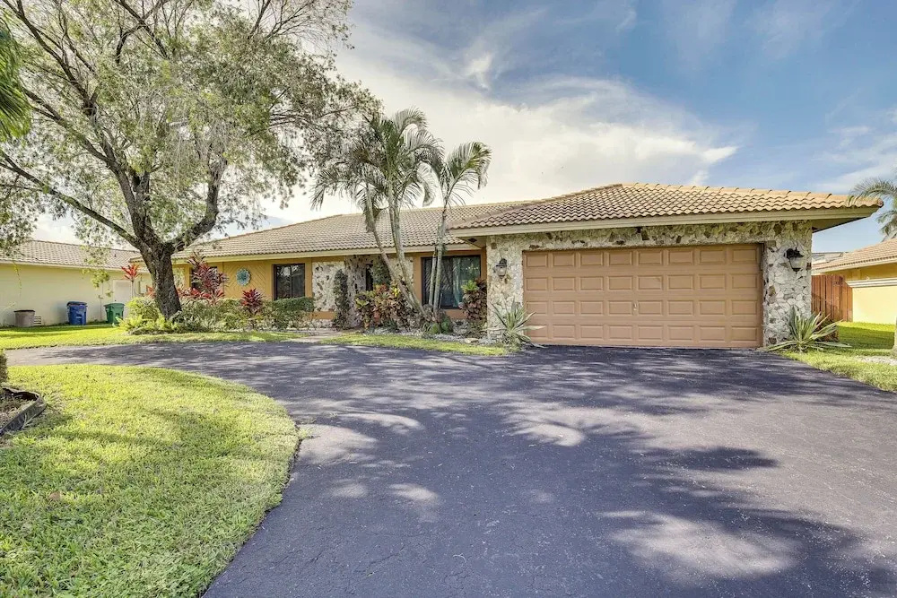 Near Golf & Beaches: Coral Springs Home w/ Yard!