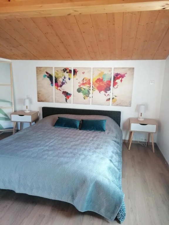 Duplex avec piscine et extérieur