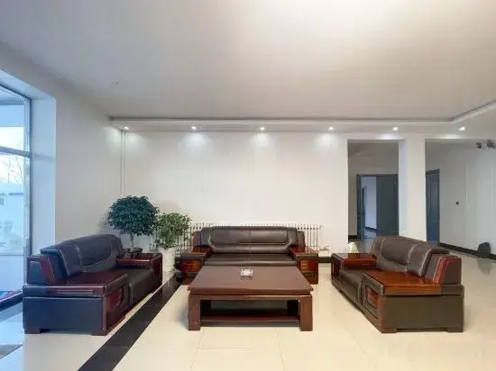 Hailar Dongsheng Luxury Hotel (Hailar Airport Branch)