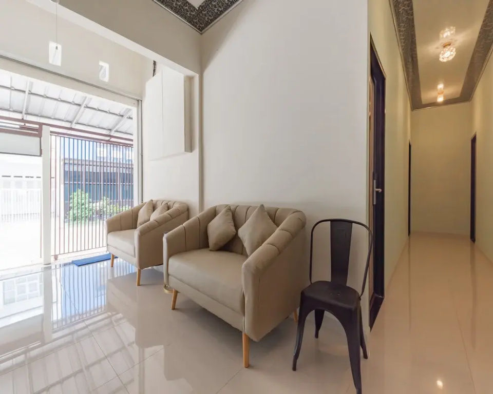 RedDoorz Plus near RSUD Gunung Jati Cirebon