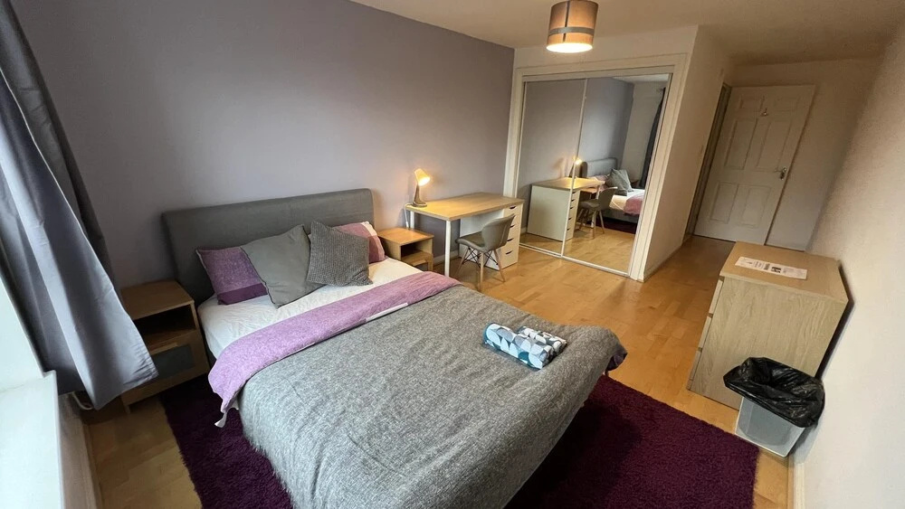 Spacious Modern 2BR Apartment Near City Center