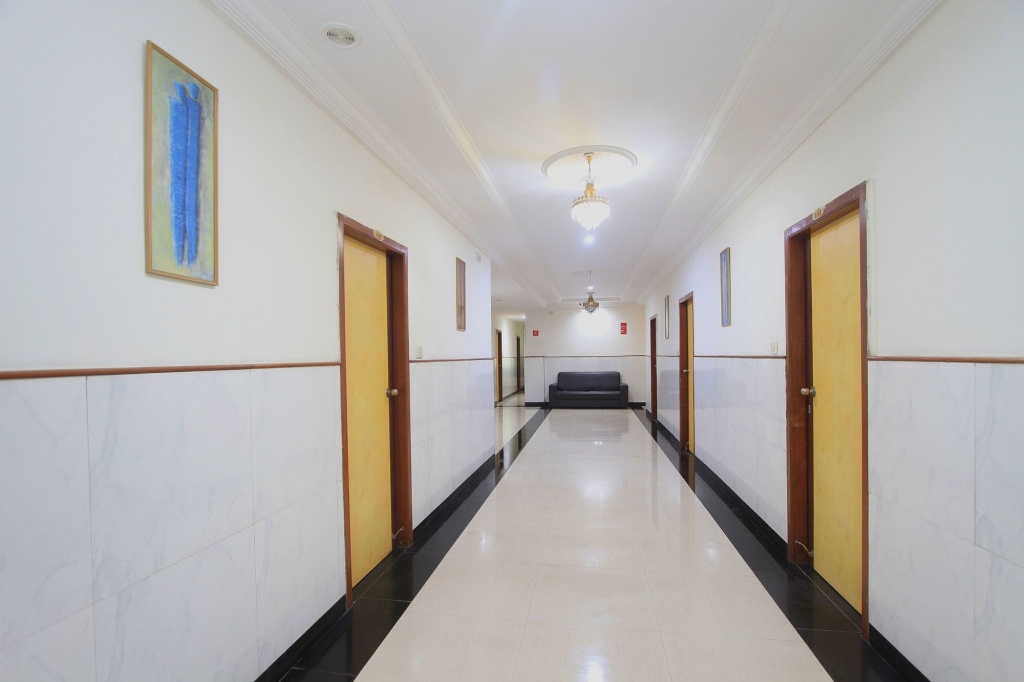 OYO 9908 Hotel Ira Residency
