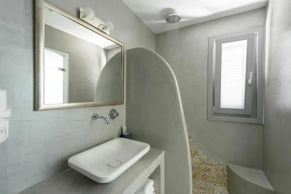 Enalion White Suites Oia
