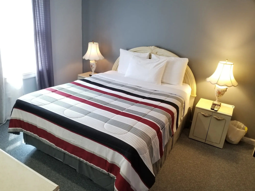 Jones Beach Hotel