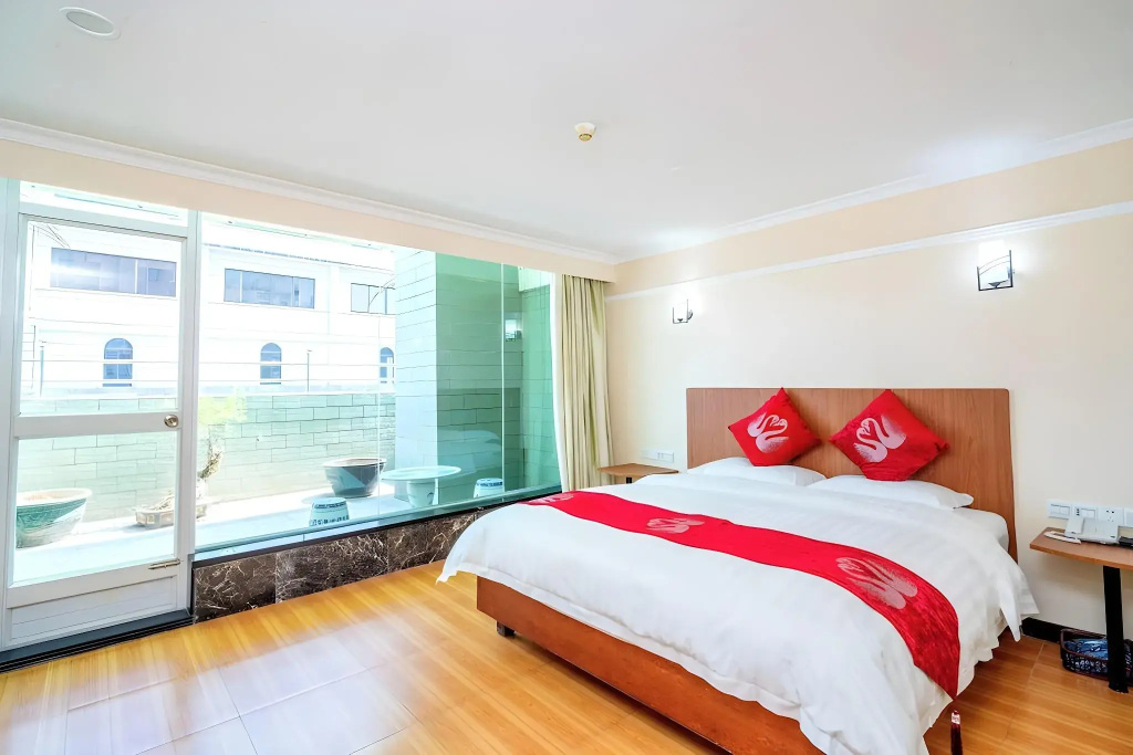 LN Whitehouse Hotel