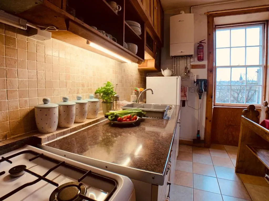 F2 Charming City Centre Apartment full of Character