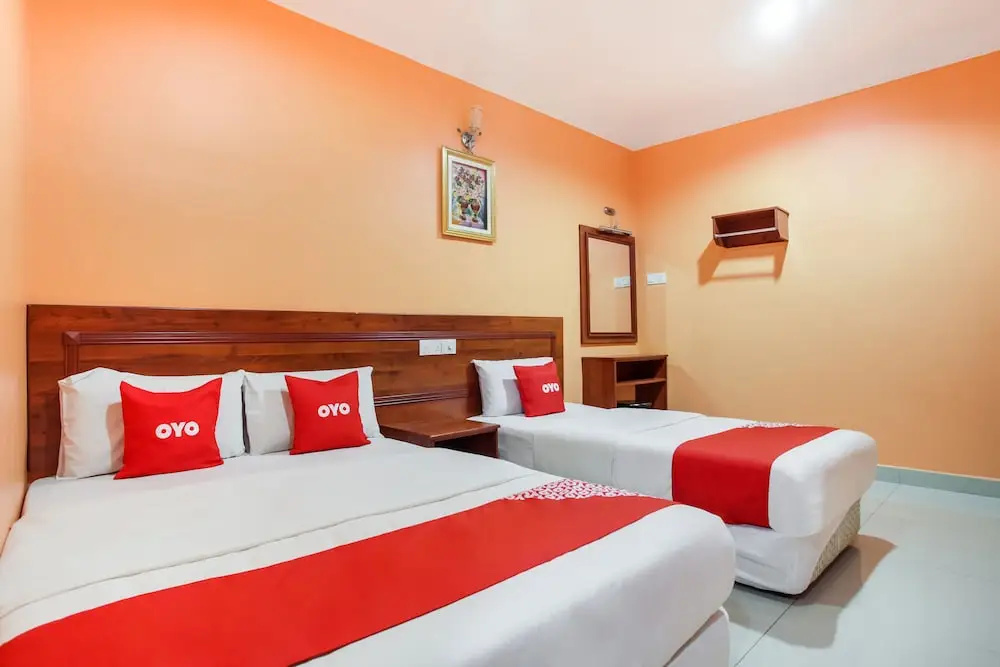 OYO 89470 My Town Hotel