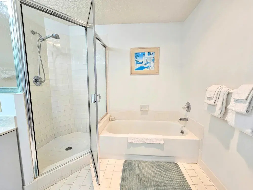 Breathtaking 5th Floor Ocean Views. Corner Unit Wraparound Balcony! 3 Pools