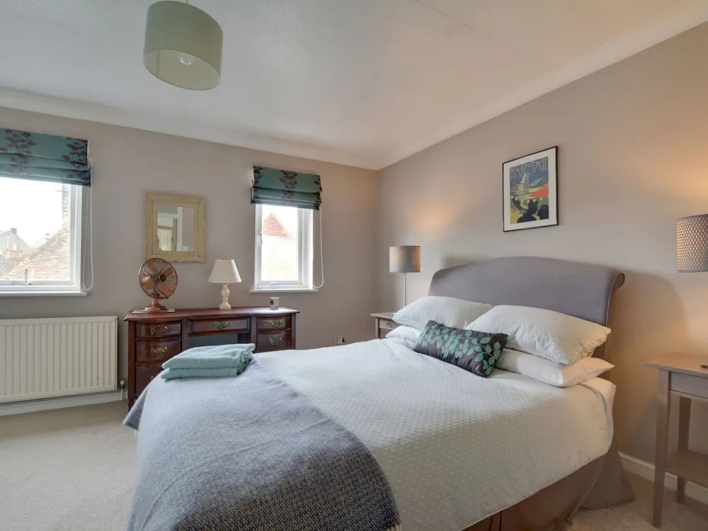 Spacious Apartment in the Port City of Sandwich With the Medieval Cinque Port