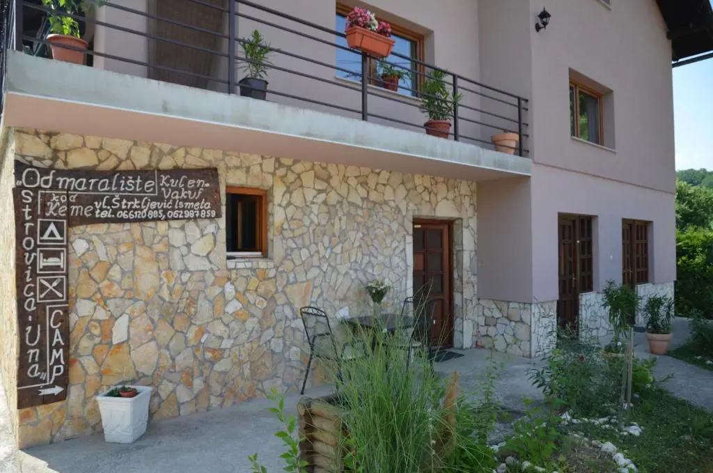 Domaćinstvo Una-Ostrovica