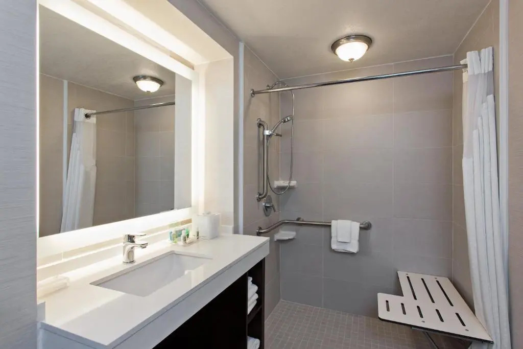 Holiday Inn Long Beach - Airport by IHG