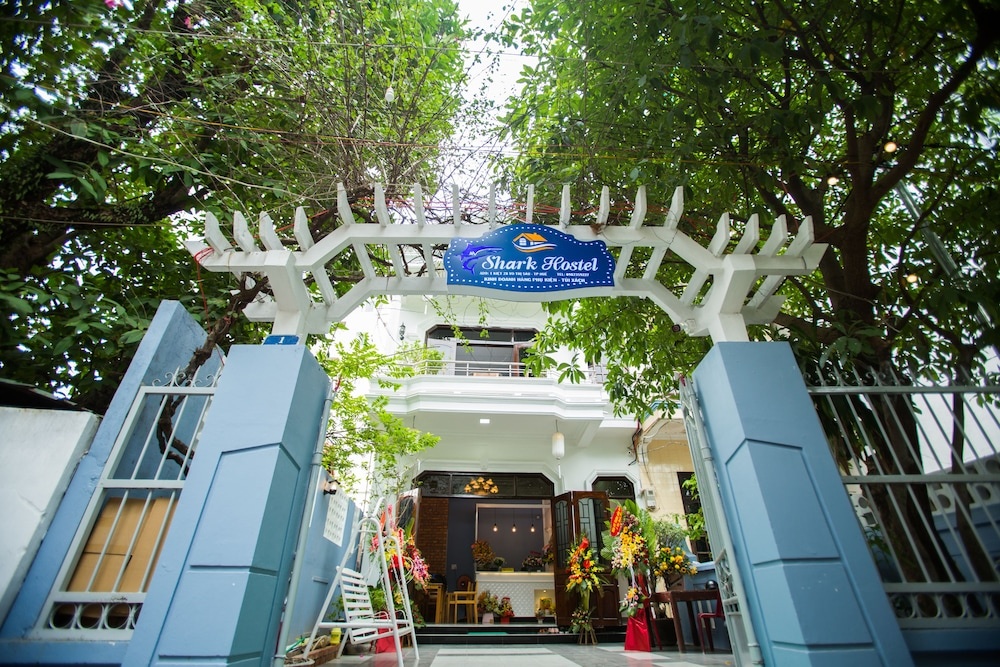 SHARK HOSTEL