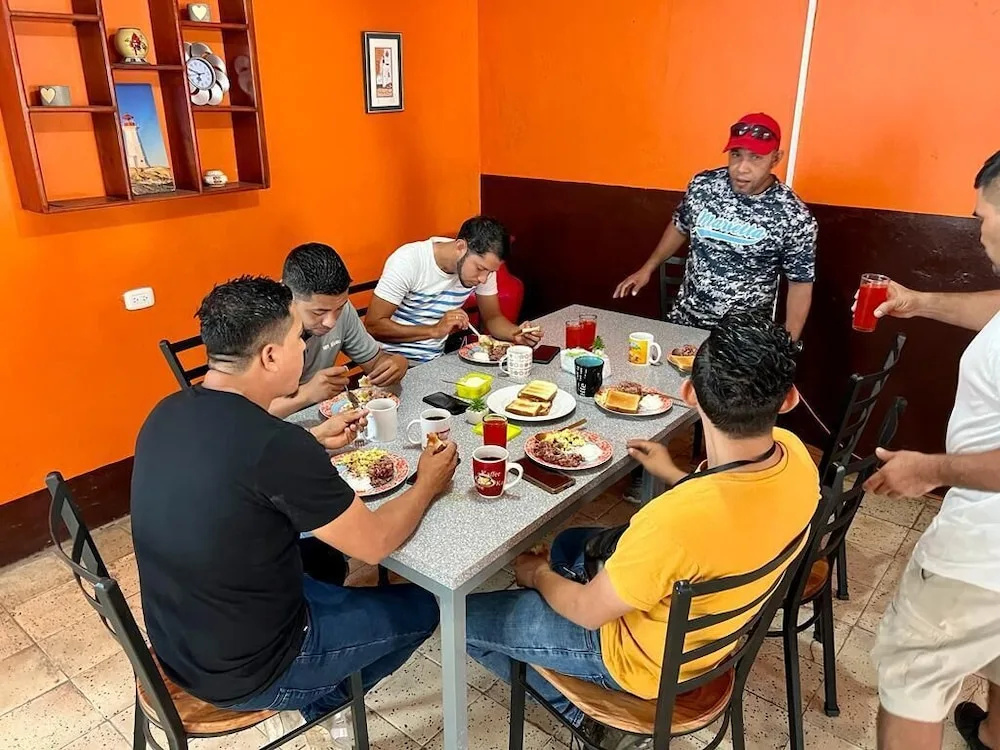 Hostal Cisne House