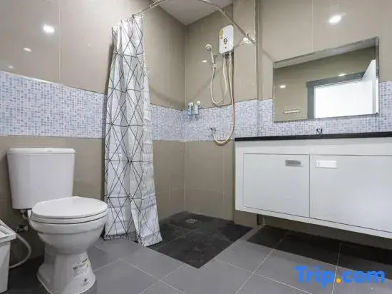 P1 Silom Pan large room full kitchen WIFI 4-6pax
